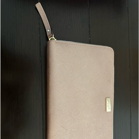 KATE SPADE OVERSIZED WALLET BRAND NEW - Picture 5 of 5